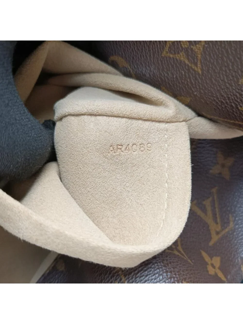Louis Vuitton Artsy MM Monogram Brown Canvas Handbag
